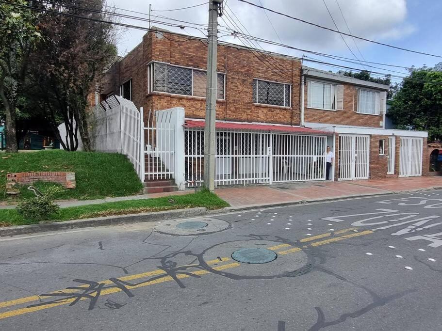 Apartamento Edificio Los Delfines Μπογκοτά Εξωτερικό φωτογραφία
